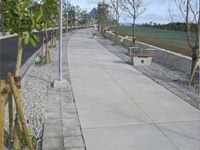 歩道用平板ブロックの使用例